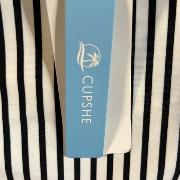 Cupshe one piece swim suit,size large, NWT. - Picture 7 of 9